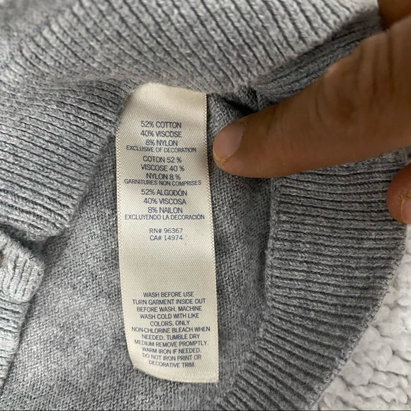 🥰5/$20🥰 EUC Baby Girl’s Sequin Button-Up Sweater in Grey, Oshkosh, 18 Months - Picture 4 of 4